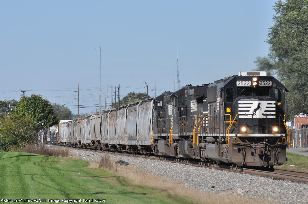 ND 2522 On NS 123 Eastbound