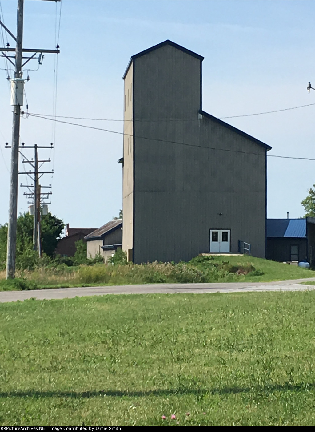 grain elevator on Cincinnati & Lake Erie right of way