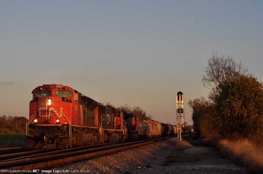 CN 8890 On NS 142 Westbound ( Last Light )