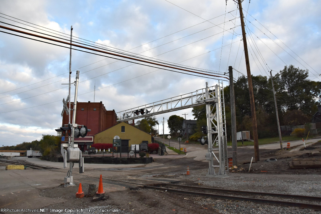 WE 6385 is just now pulling across here.