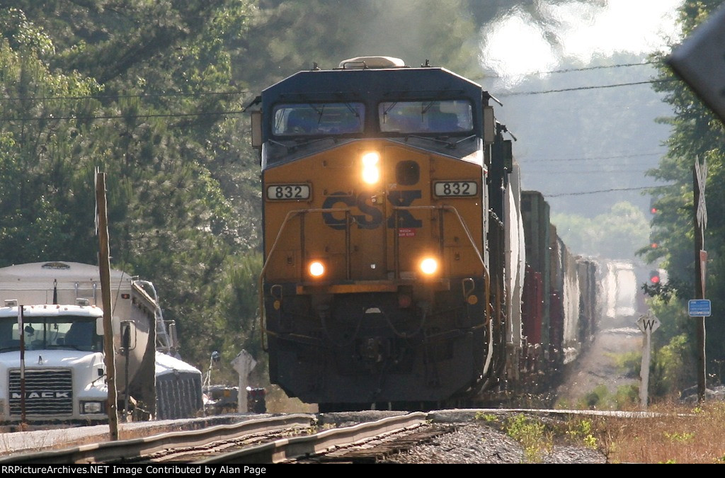 CSX ES44AH 832 and C40-8W 7753 head NB across Roberts Road