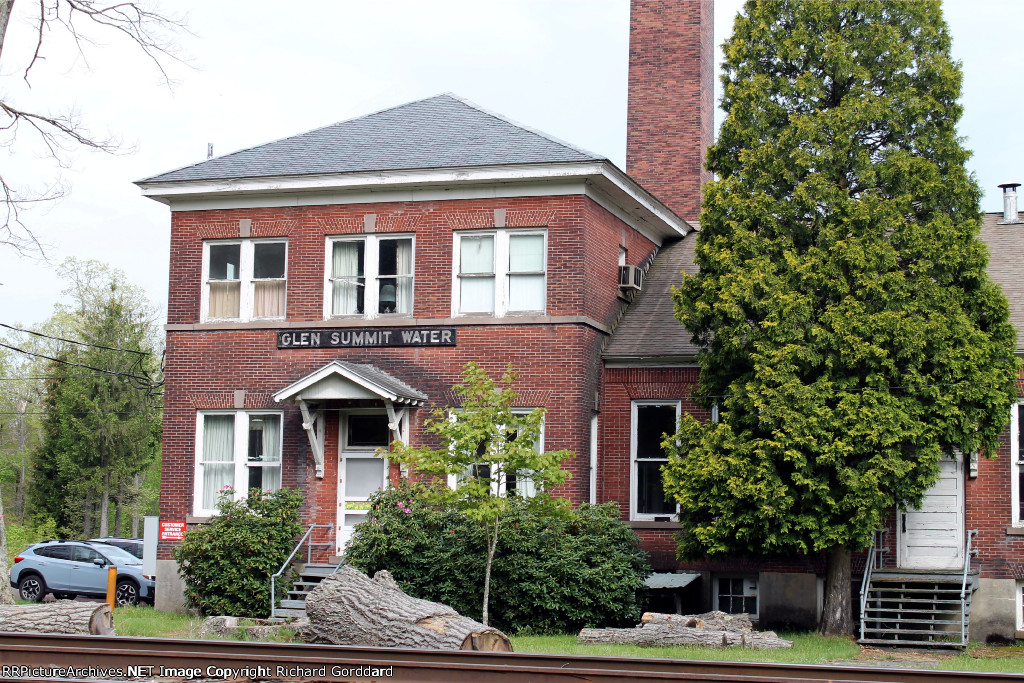 Water Company along the RBMN on the former CNJ main