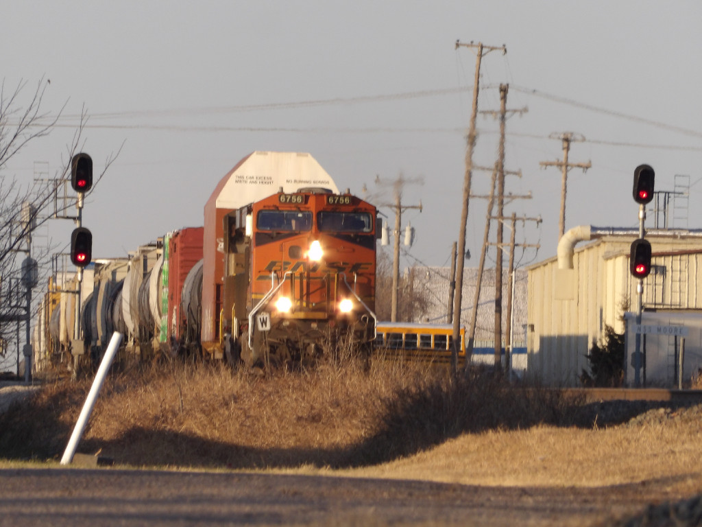 BNSF ES44C4 6756