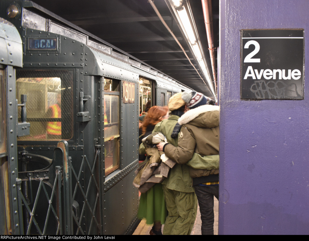 NYCMTA Holiday train at 2nd Ave Station