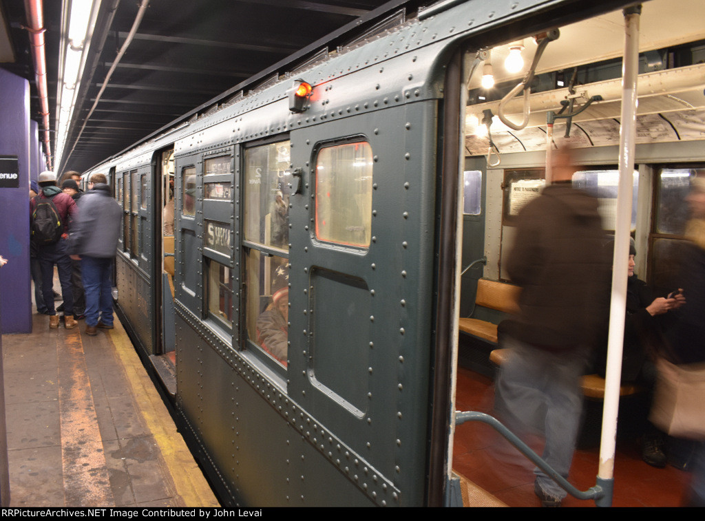 NYCMTA Holiday train at 2nd Ave Station