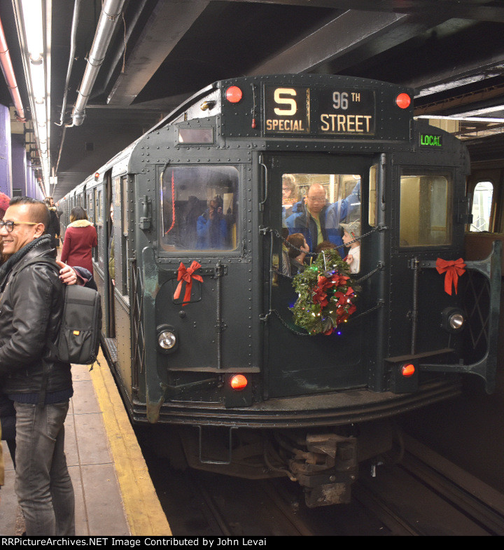 NYCMTA Holiday train at 2nd Ave Station
