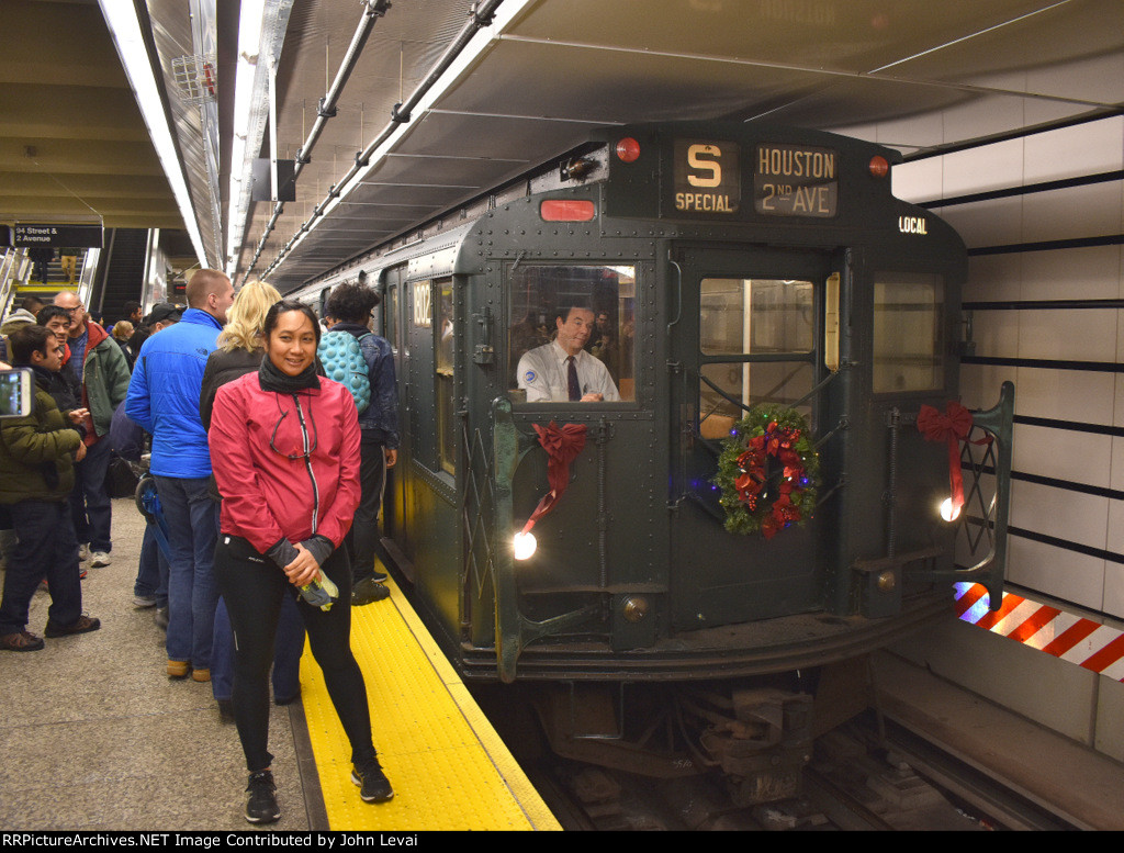 NYCMTA Holiday Train at 96th St Station