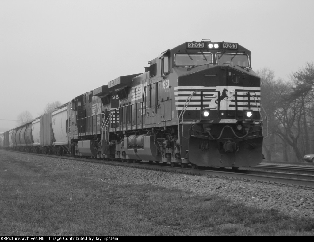 Two GE's lead an eastbound 