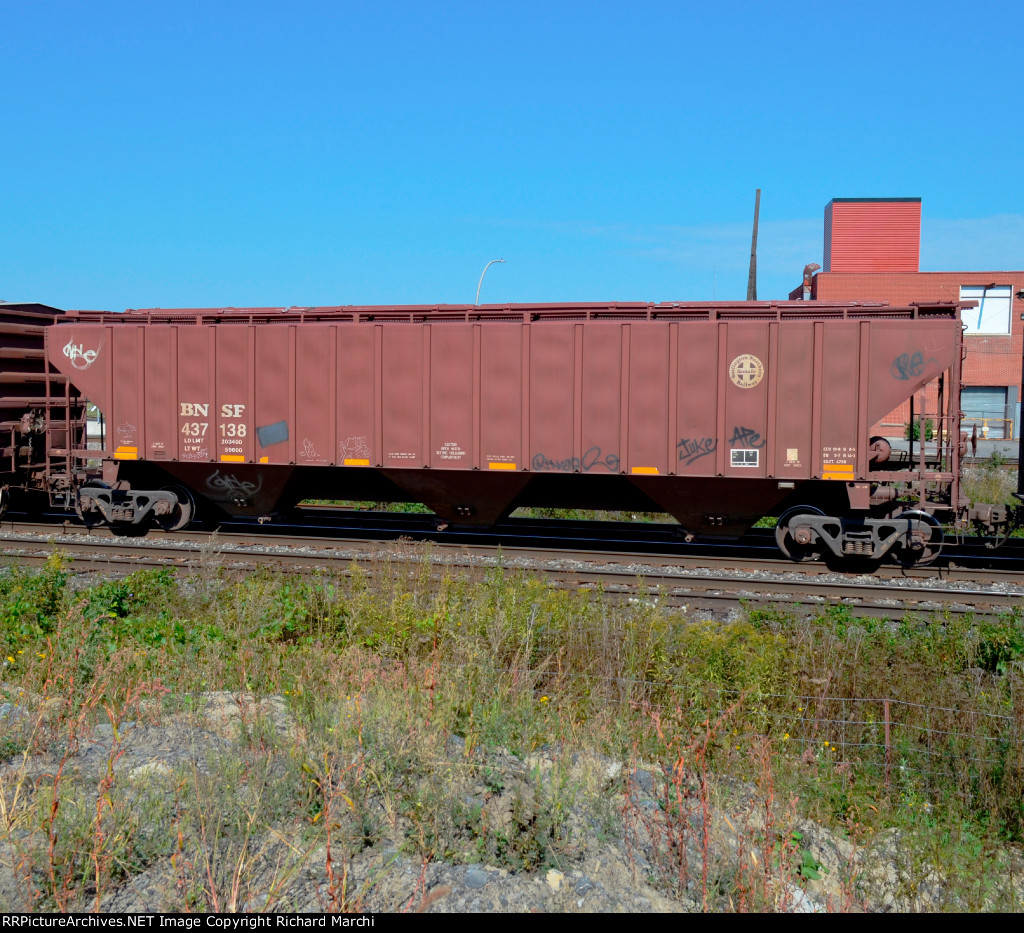 BNSF 437138
