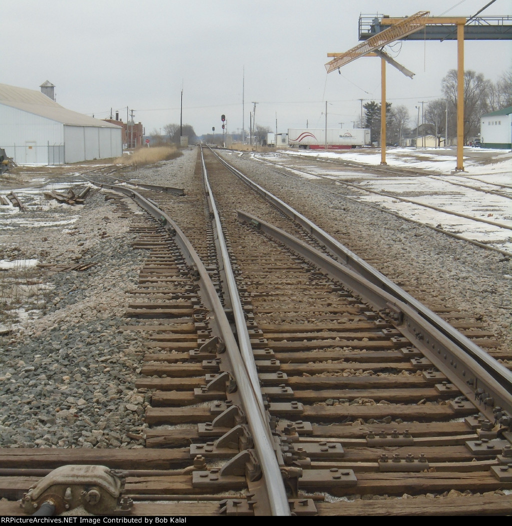  looking south waiting for CSX 427 & 8388