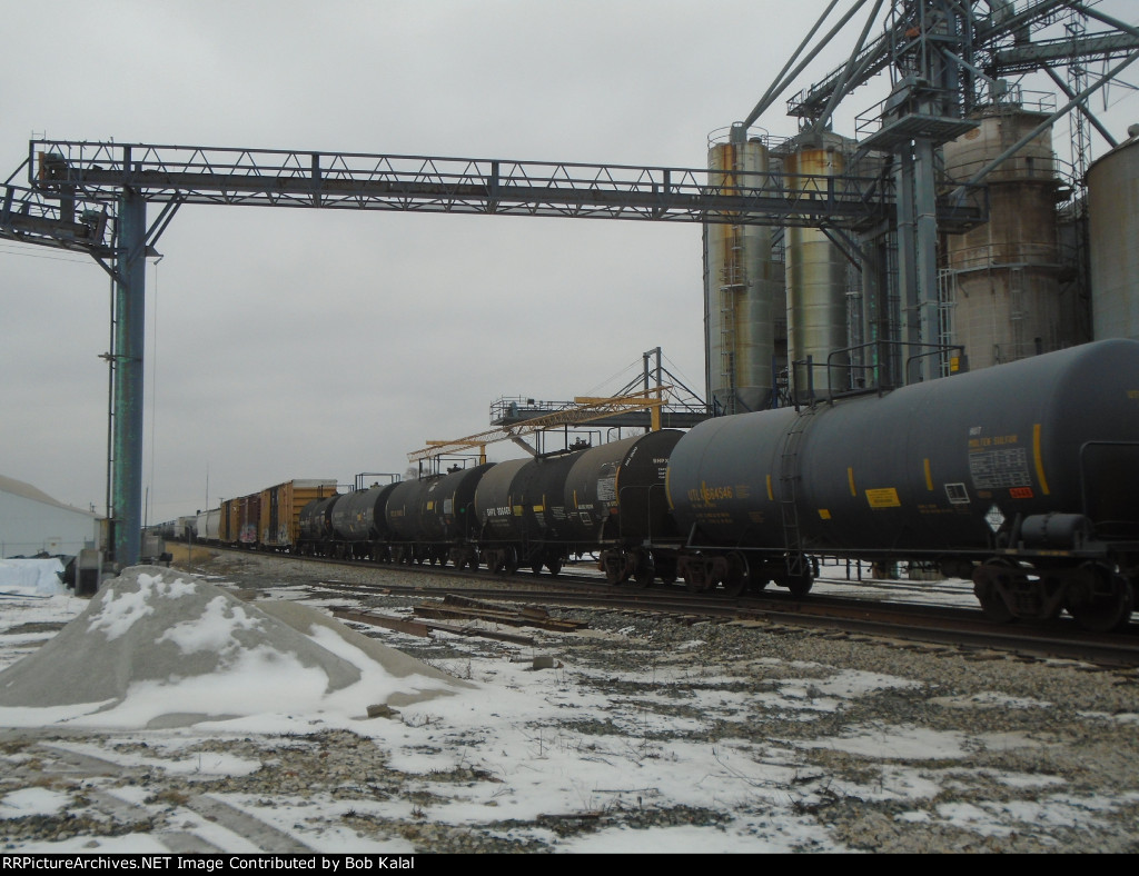 CSX 427 & 8388 heading north