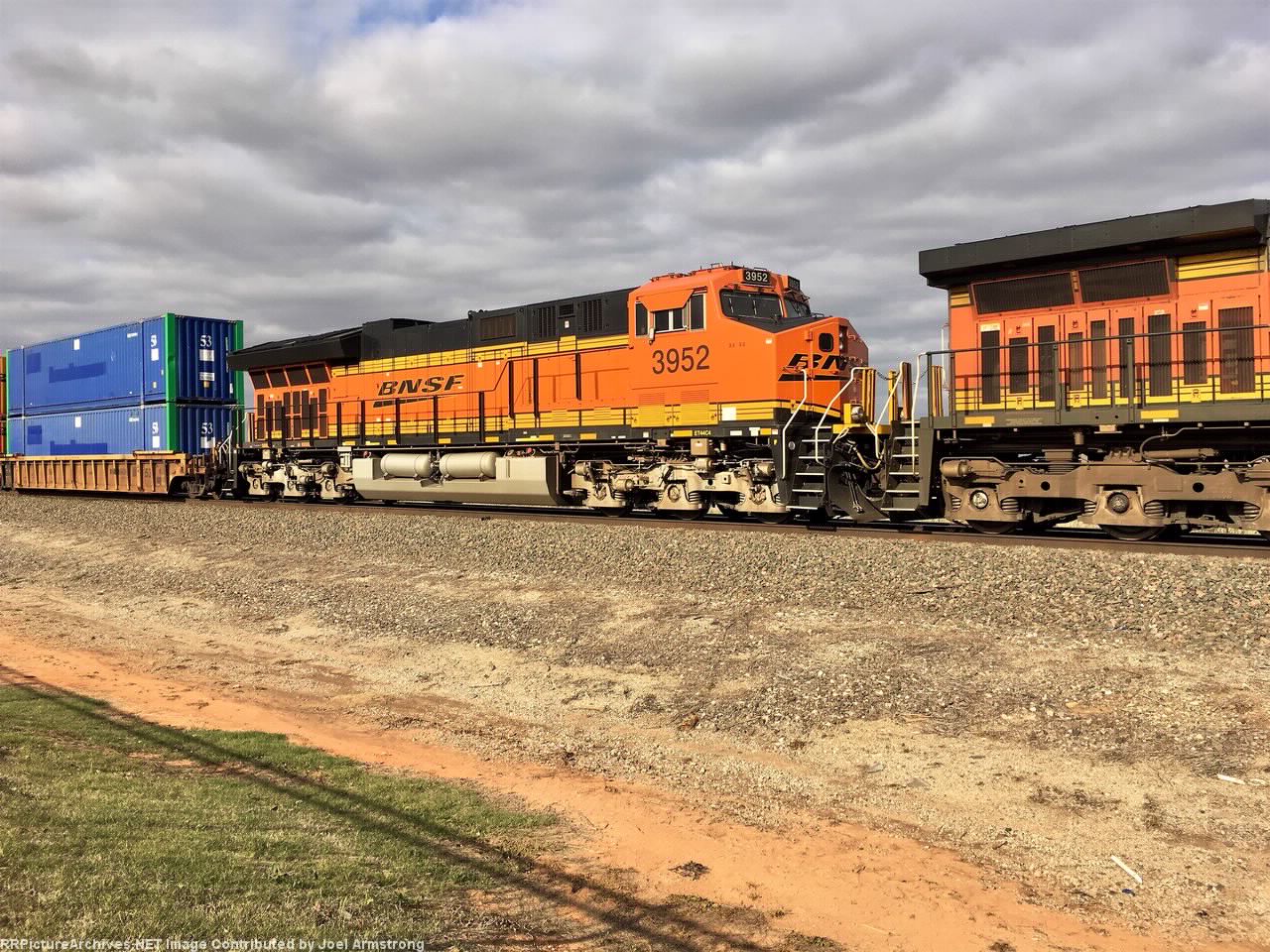BNSF 3952