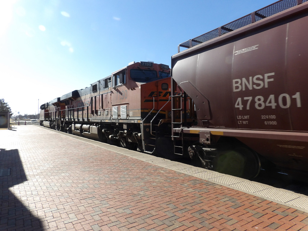 BNSF ES44C4 7190