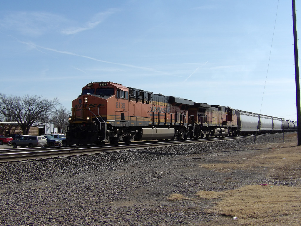 BNSF ES44C4 8139