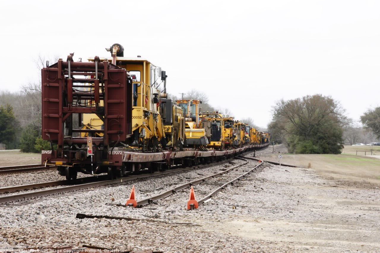 BNSF 927072 (MOW flat w/ Scorpion Tail), BNSF X8600052
