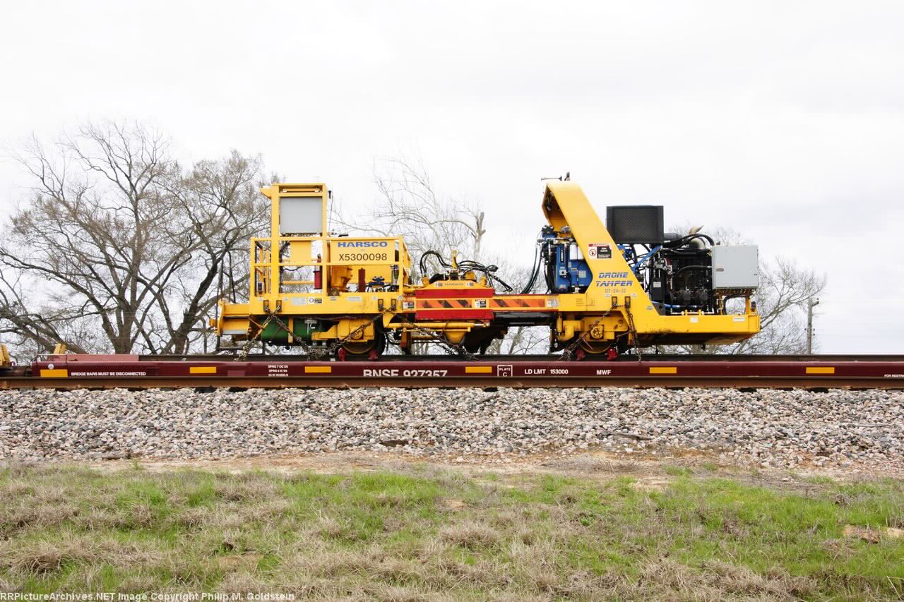 BNSF X5300098 Harsco Drone Tamper DT2AJ2, BNSF 927357 89' MOW Flat