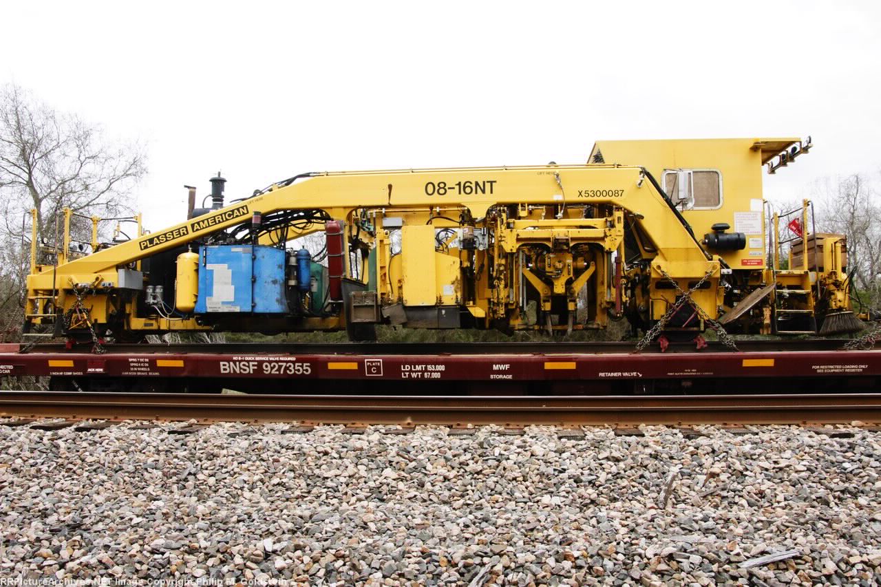 Plasser American 08-16 NT Nipper Tamper - BNSF X5300087