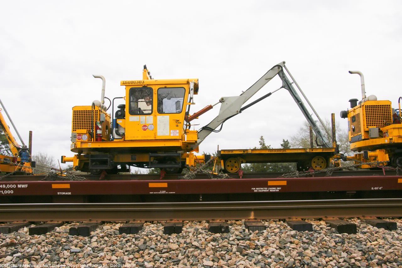 L & H Tie Crane & Tie Cart - BNSF X6000303 / J0400694