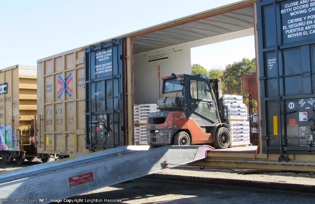 TBOX 639913 unloading