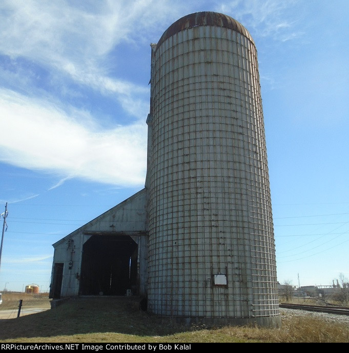Ficklin Grain Towers