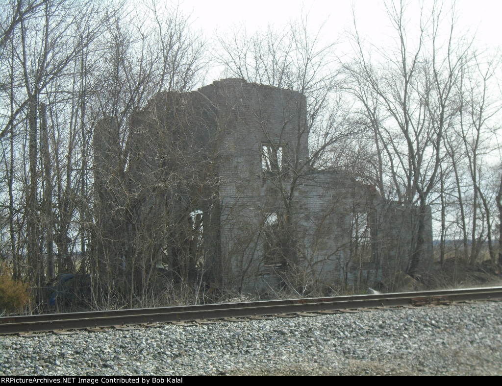 Hoarace Grain Elevator next door across tracks this beautiful airy house