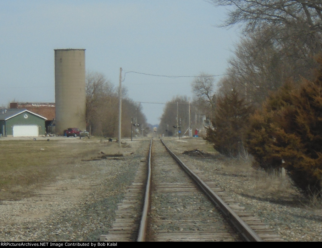 Chrisman Illinois Diamond looking east