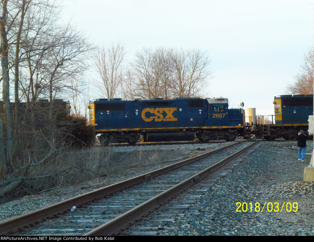  CSX 2667 engine heading east