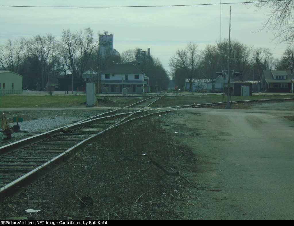 looking south at switch for west bound & stop sign