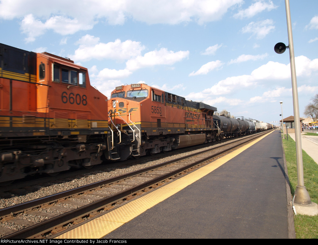 BNSF 5853