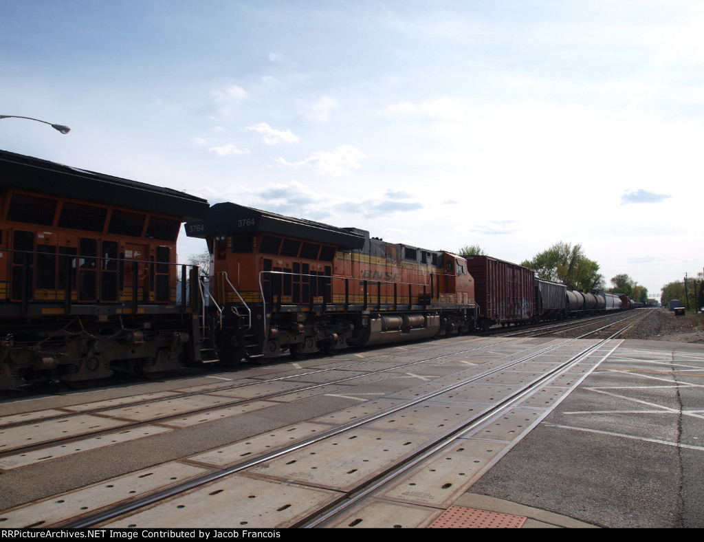 BNSF 3764