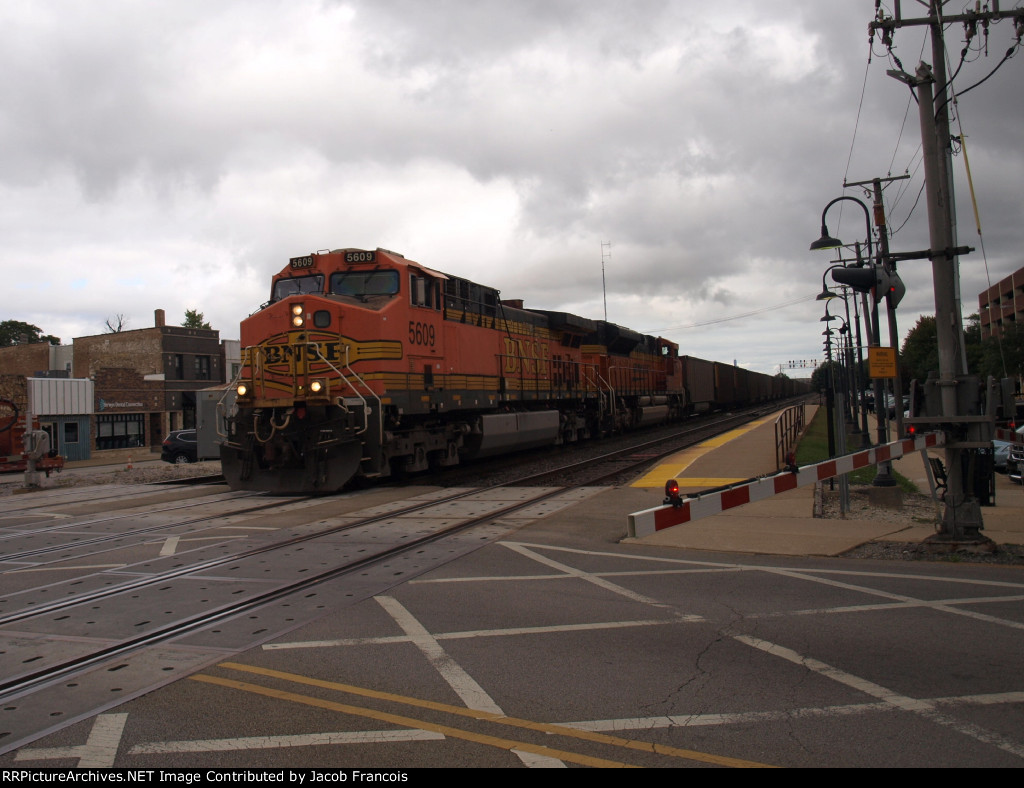BNSF 5609