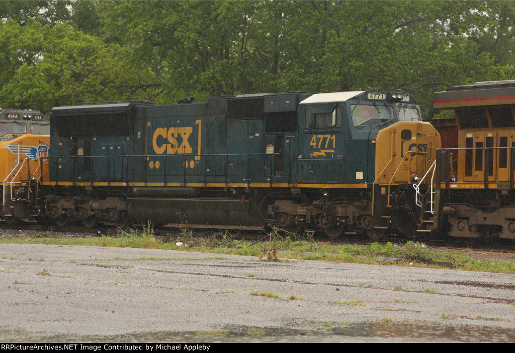 CSXT 4771 on a northbound.