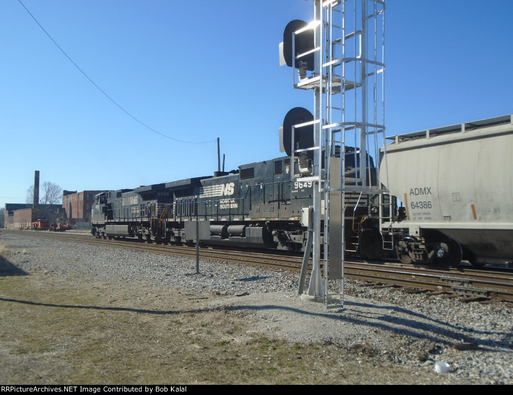  NS 9725 NS 9649 Heading West