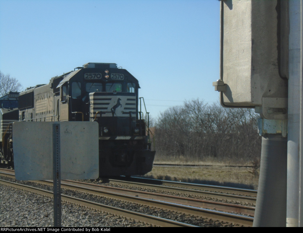  NS 9263 NS 9321 NS 2570 begins to Head Back into Yard