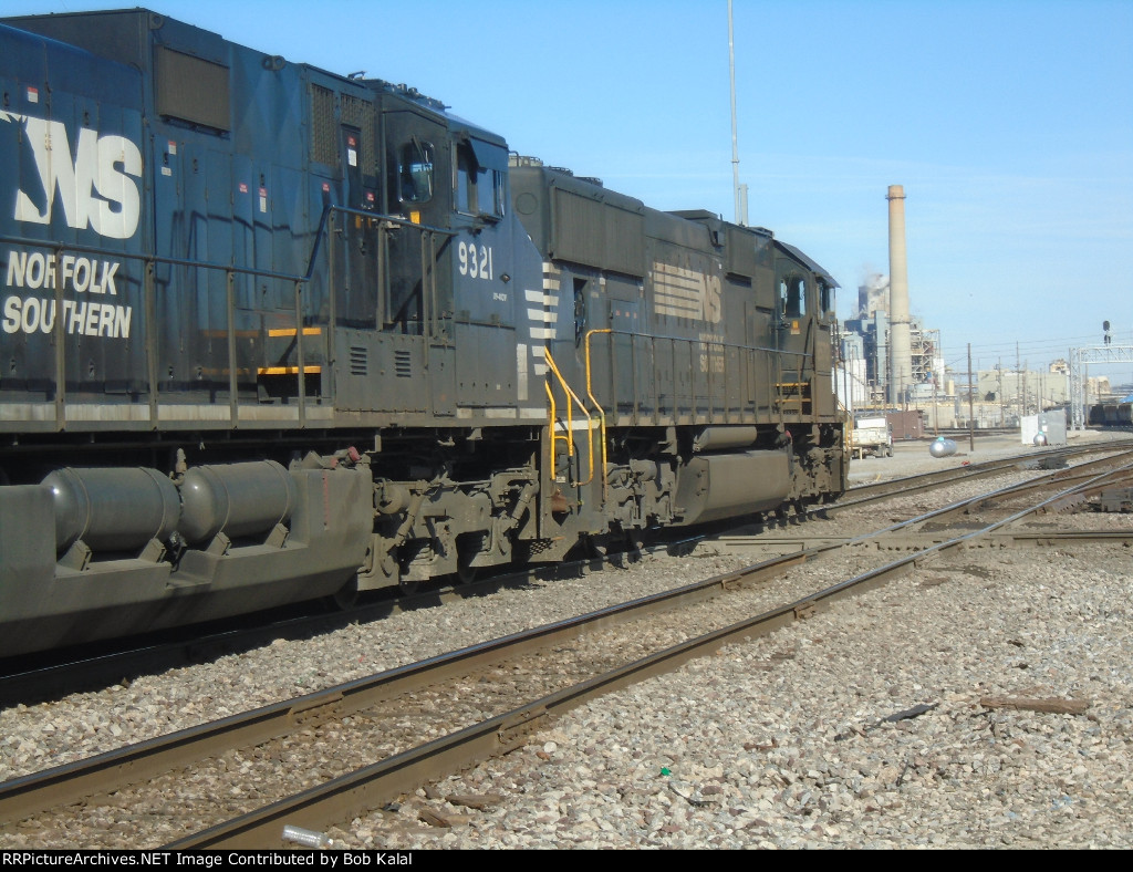  NS 9263 NS 9321 NS 2570 begins to Head Back into Yard
