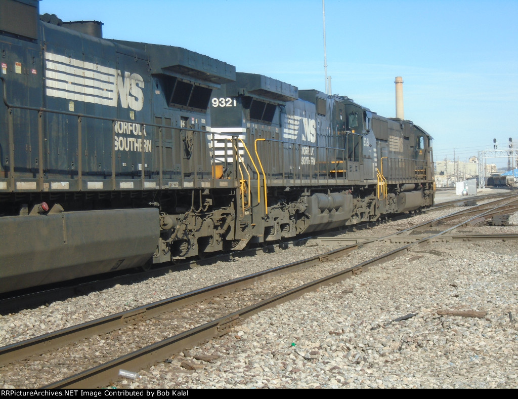  NS 9263 NS 9321 NS 2570 Heads Back into Yard across Diamond