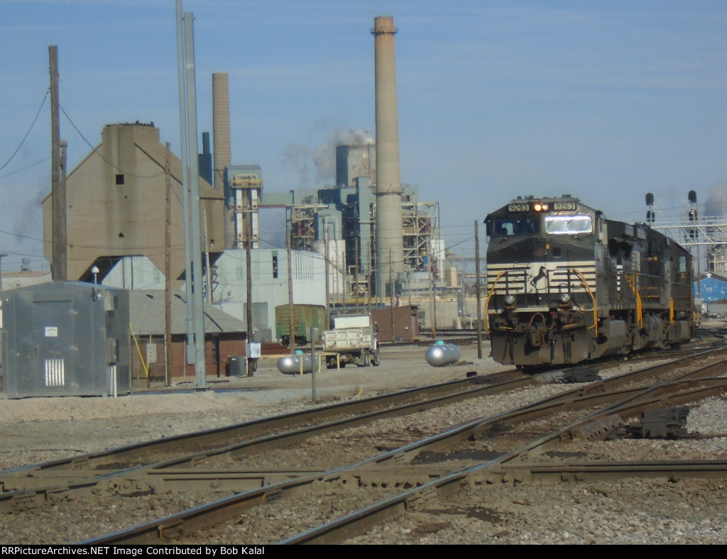  NS 9263 NS 9321 NS 2570 Heads Back into Yard