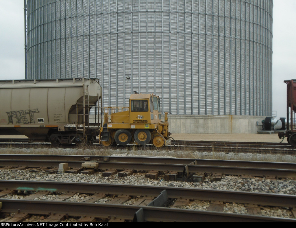 these Trackmobiles dont look that big next to the Grain Bin