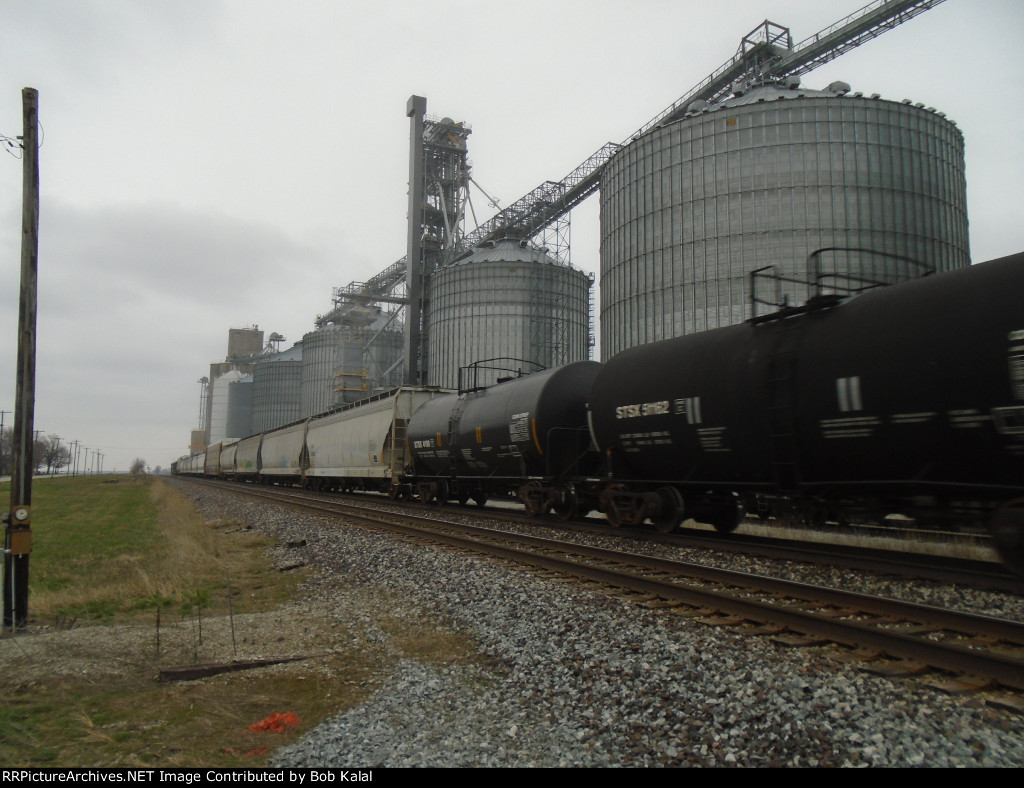  BNSF 6710 CSX 709 NS 7323 Eastbound thru Milmine