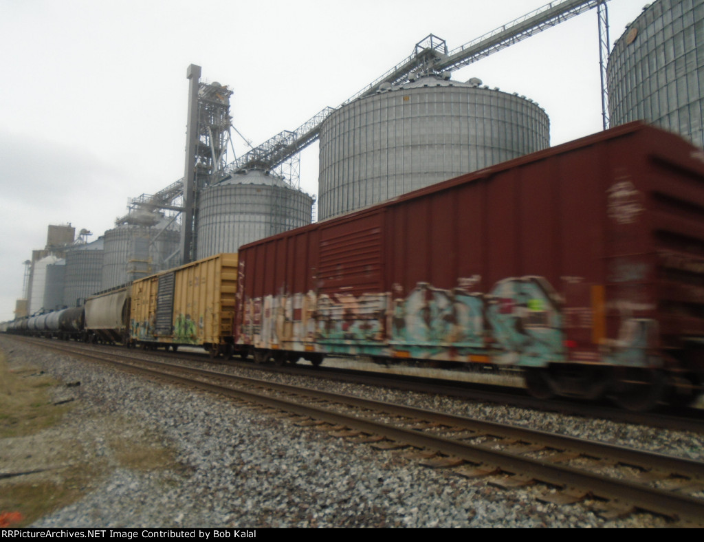  BNSF 6710 CSX 709 NS 7323 Eastbound thru Milmine