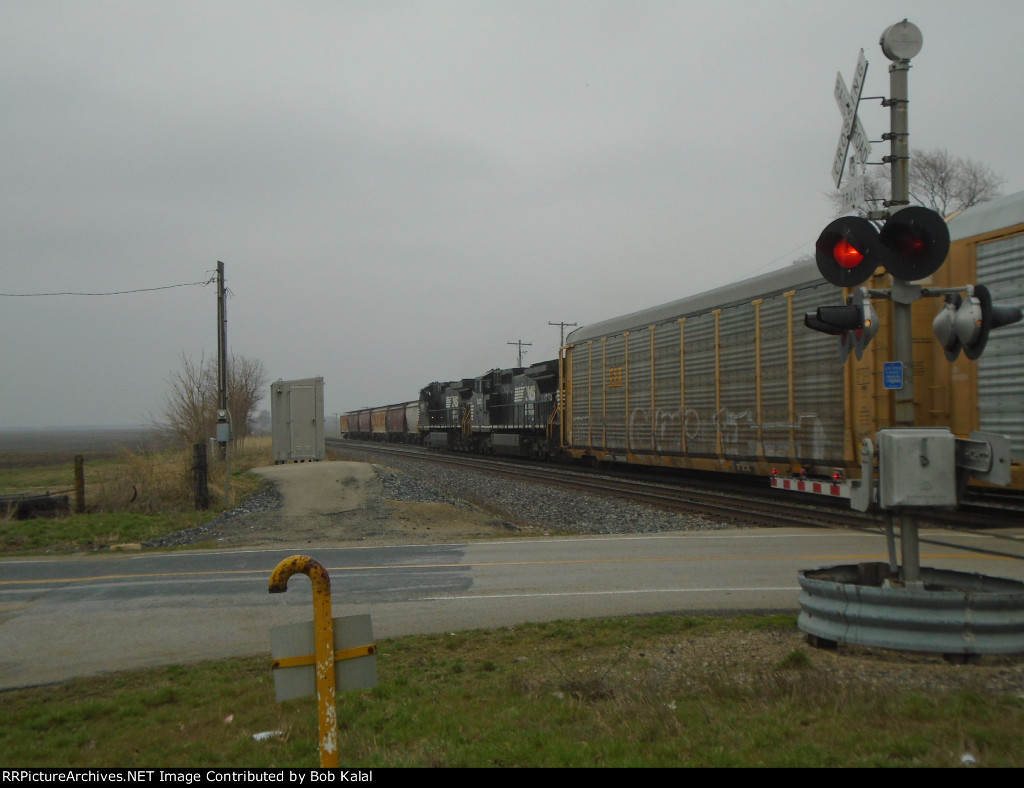 NS 9757 NS 8405 Eastbound thru Milmine