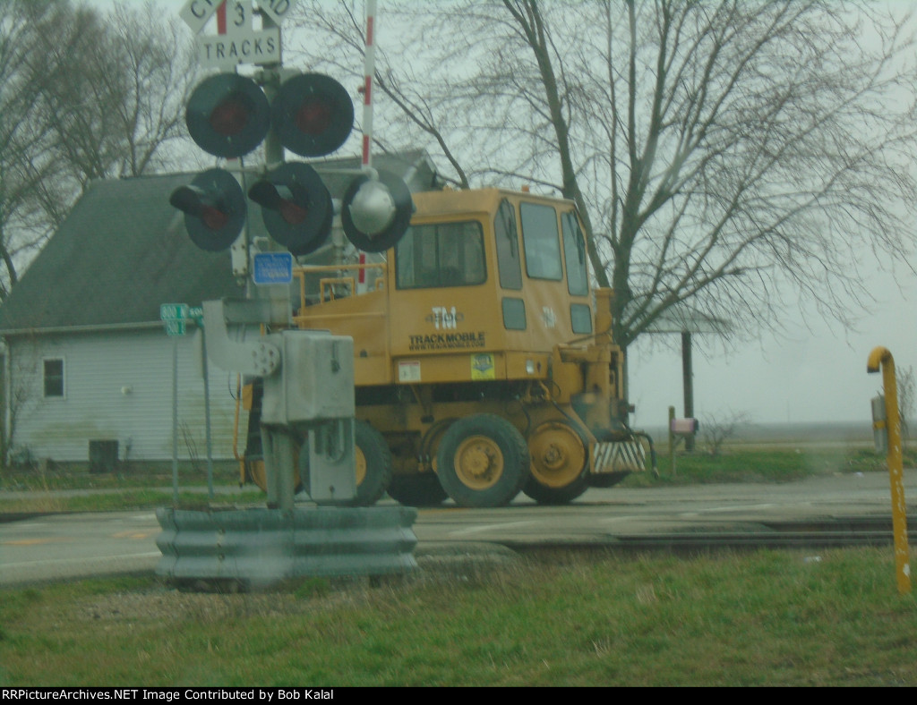  West Bound Facing Trackmobile gets onto the rubber wheels