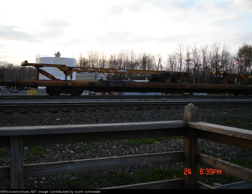 TTEX 354111 Flatcar w/UPNZ 137845 Chassis WB