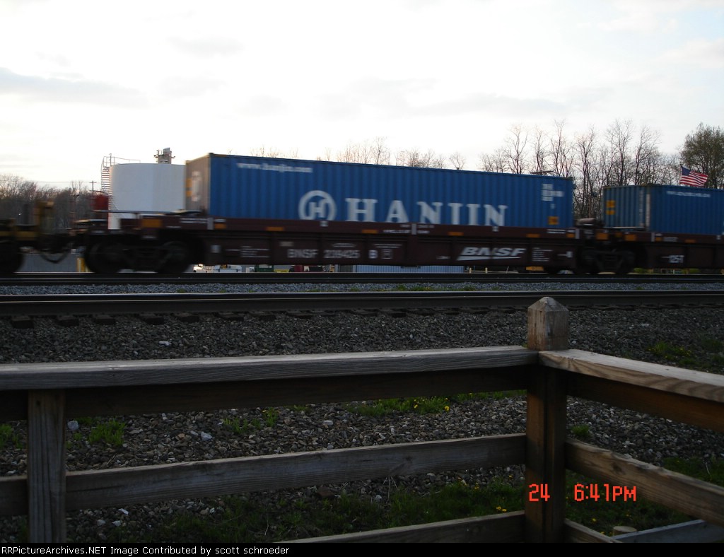 BNSF 239425B Double Stackcar w/HANJIN Container WB