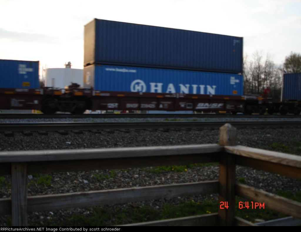 BNSF 239425A Double Stackcar w/HANJIN Container WB