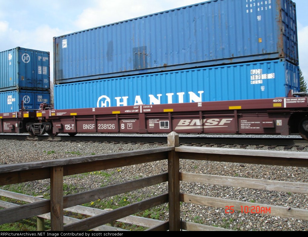 BNSF 238126B Double Stackcar w/HJCU 767018 Container EB