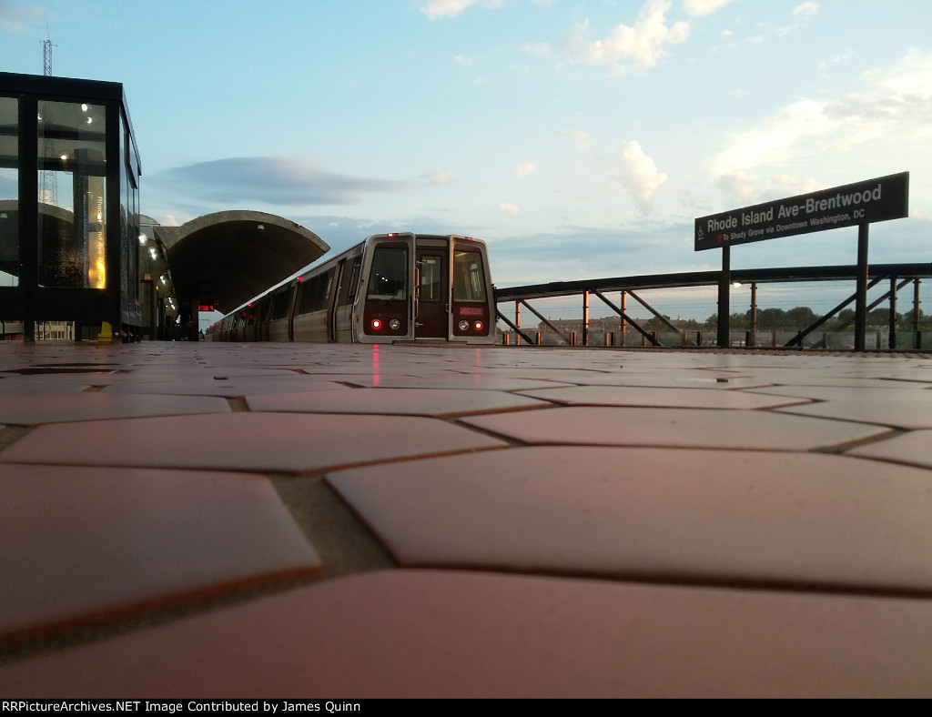 WMATA Breda 6-car at Brentwood Station