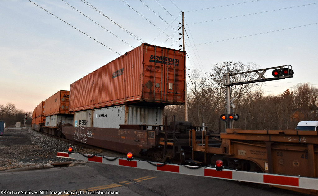 SNLU 996120 rides on 2 shorties.