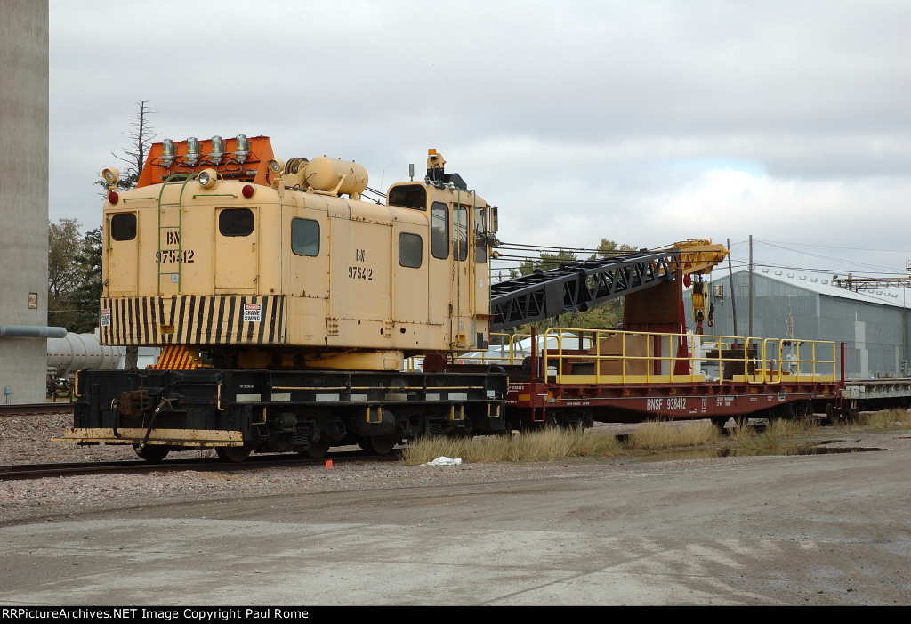 BN 975412 crane, BNSF 938412, 