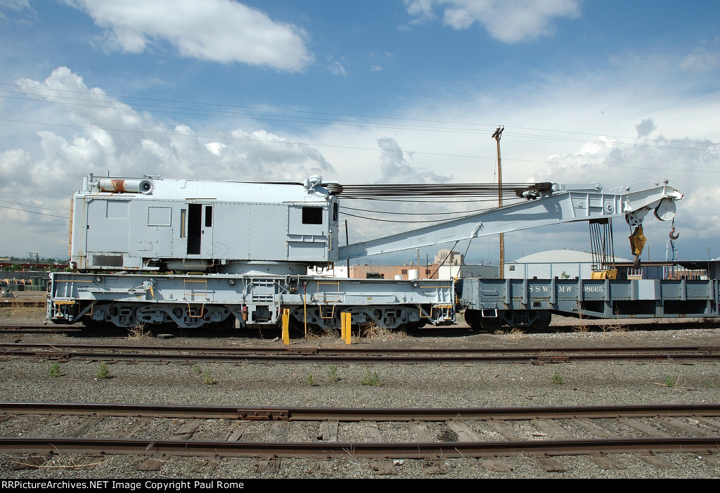 SSW MW 98665 - SP 250-ton Industrial Brownhoist crane and tender at Burnham Shop